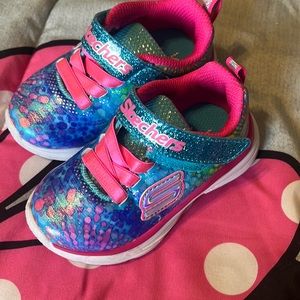 Size 5 toddler Skechers shoes! In new condition